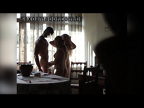 ❤️ Zanmi sèks envite yon nonm jeyan ak yon triyo avè l ' Pornografi Larisi nan nou ❌️